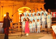 Solo singer with choir Gabriella